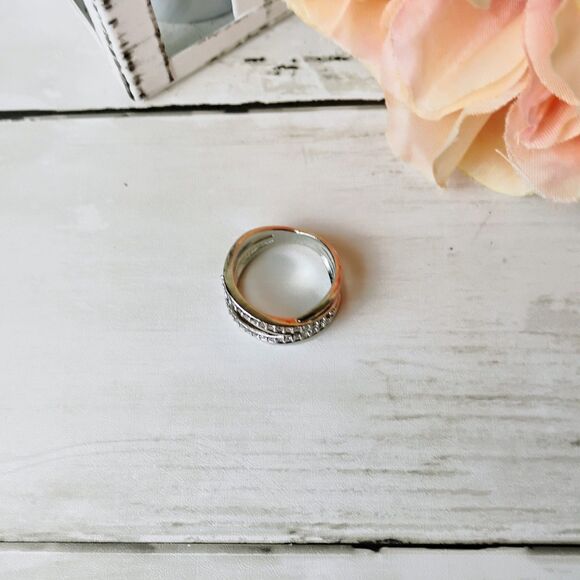 New Rhinestone Silver Tone Swirl/Twist Women's Ring Size 8.5 Cocktail Fancy Fun - Picture 3 of 4